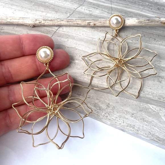 NEW ~ Anthropologie Oversized Wire Flower Drop w/ Pearl Post Earrings - Picture 2 of 6